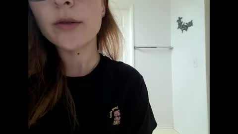 littlered_6969 online show from May 7, 5:12 am
