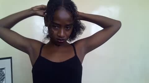 Snapshot of littlesandie chatting on December 16, 6:53 am littlesandie online show from December 16, 6:53 am