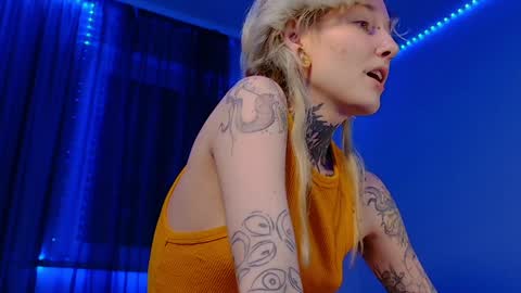 Niki  free tg channel with some photos gifs and info about streams  online show from December 15, 12:38 pm