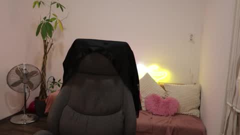 littlestellaspark online show from November 23, 6:20 pm