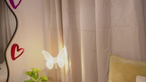 littletammy_ online show from February 11, 3:13 pm