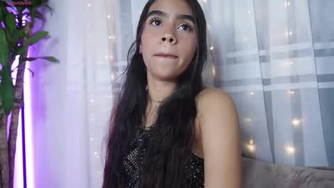 littletammy_ online show from October 4, 2:22 pm