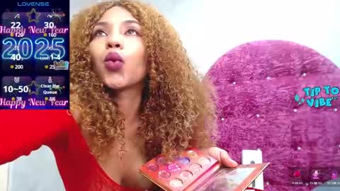 Snapshot of litzy_curly chatting on January 2, 3:51 pm Litzy online show from January 2, 3:51 pm