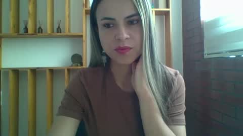 Snapshot of liz_28 chatting on September 8, 4:06 pm liz_28 online show from September 8, 4:06 pm