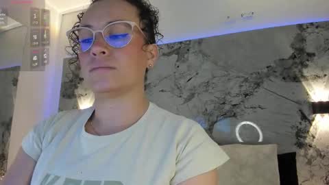 Liz  online show from December 22, 10:51 am