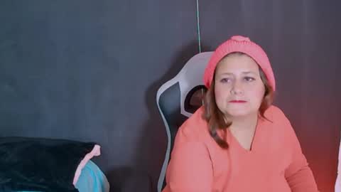 Snapshot of lizz_milf chatting on September 23, 4:10 am lizz_milf online show from September 23, 4:10 am