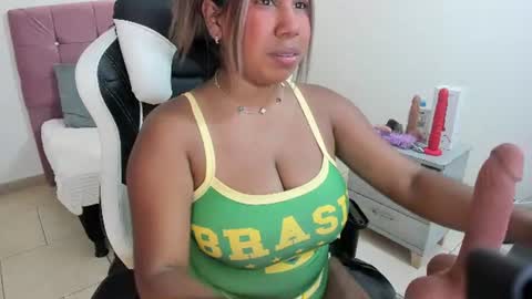 lizzie_williamss online show from July 12, 3:29 am
