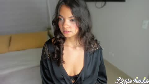 Snapshot of lizzieamber chatting on December 10, 6:22 am lizzieamber online show from December 10, 6:22 am