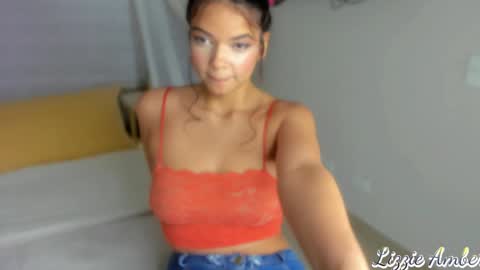 Snapshot of lizzieamber chatting on January 21, 7:15 am lizzieamber online show from January 21, 7:15 am