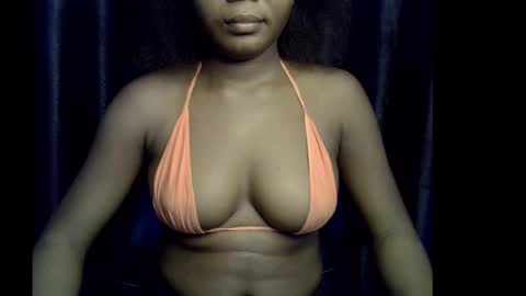 Snapshot of lizzy_petite chatting on October 11, 6:32 pm lizzy online show from October 11, 6:32 pm