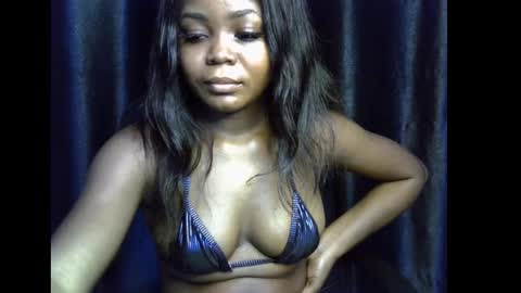Snapshot of lizzy_petite chatting on October 13, 8:22 pm lizzy online show from October 13, 8:22 pm