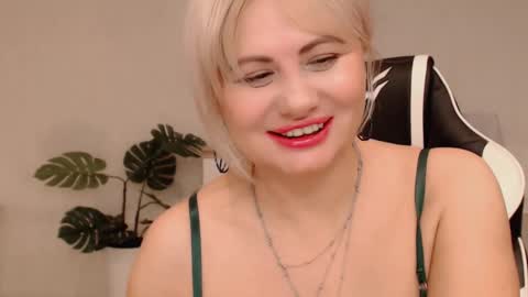  Lola  online show from March 1, 11:43 am