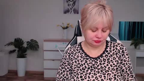 Snapshot of lola_anderson chatting on October 21, 7:34 am Lola online show from October 21, 7:34 am