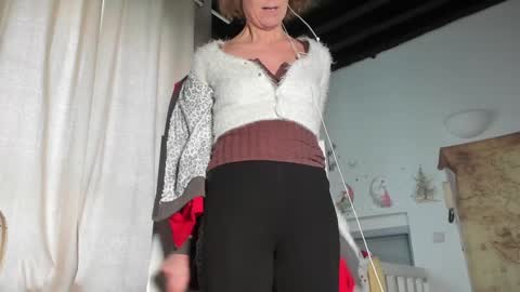 Snapshot of lola_belgium chatting on February 8, 3:10 pm lola_belgium online show from February 8, 3:10 pm