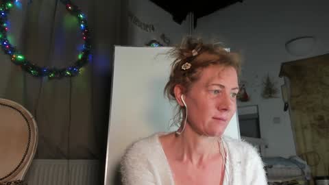 Snapshot of lola_belgium chatting on January 3, 4:37 pm lola_belgium online show from January 3, 4:37 pm