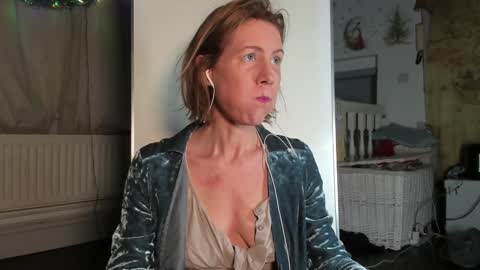 Snapshot of lola_belgium chatting on January 5, 2:52 pm lola_belgium online show from January 5, 2:52 pm