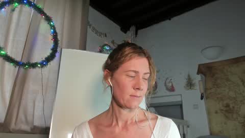Snapshot of lola_belgium chatting on January 2, 1:19 pm lola_belgium online show from January 2, 1:19 pm