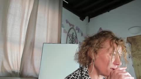 Snapshot of lola_belgium chatting on March 6, 3:45 pm lola_belgium online show from March 6, 3:45 pm