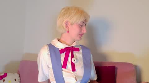 Lola . online show from May 18, 3:07 pm