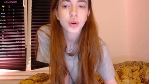 Snapshot of lola_dinky chatting on October 10, 9:41 pm Lola online show from October 10, 9:41 pm