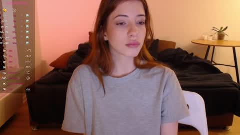 Snapshot of lola_dinky chatting on October 23, 10:38 pm Lola online show from October 23, 10:38 pm