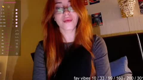 Snapshot of lola_dinky chatting on February 25, 10:42 pm Lola online show from February 25, 10:42 pm