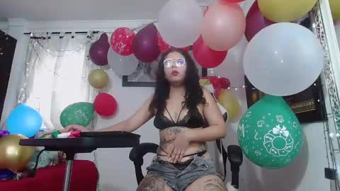 lola_fiery online show from December 5, 8:44 pm