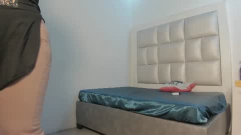 lola_js online show from August 1, 12:29 pm