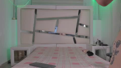 lola_js online show from July 30, 4:46 am