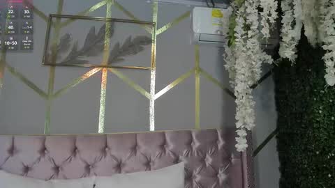 lola_saenz__ online show from March 8, 11:47 am