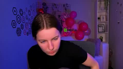 lola_shyy online show from March 4, 5:41 pm