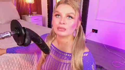 Lola Angel online show from June 17, 9:27 pm