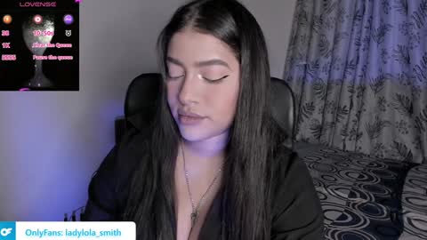 lolaasmith_21 online show from January 12, 11:39 am