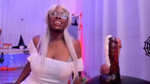 lola online show from October 30, 4:19 pm