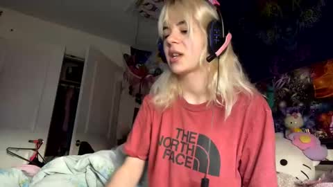 Snapshot of lolalixx6969 chatting on December 6, 10:40 pm Lola Lixx online show from December 6, 10:40 pm