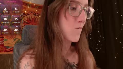 lolami_ online show from May 3, 7:12 am