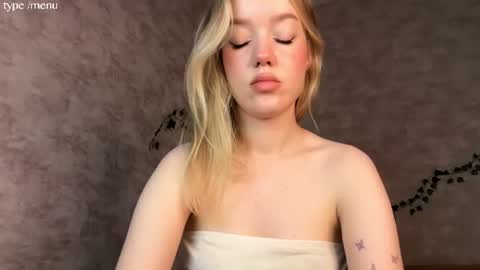 Mia online show from July 31, 8:37 am