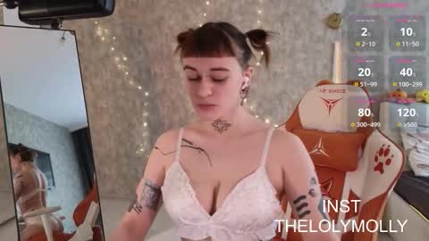 Snapshot of lolymolli chatting on October 16, 9:56 am Molli online show from October 16, 9:56 am