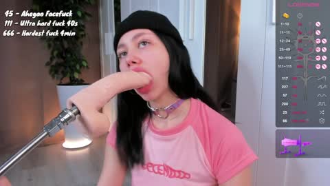 Snapshot of loney__tunes chatting on February 4, 3:22 am FloraIm new hereStreams 5 - 11 AM GMT 3 online show from February 4, 3:22 am