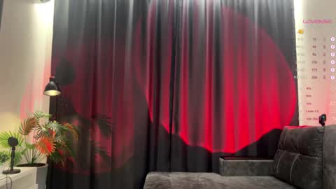 Snapshot of loney__tunes chatting on October 10, 4:12 pm FloraIm new hereStreams 5 - 11 AM GMT 3 online show from October 10, 4:12 pm