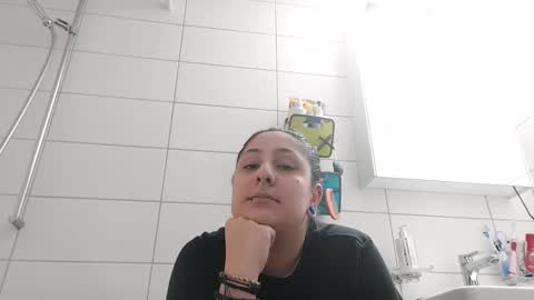 loolaunshaved online show from June 7, 4:58 pm