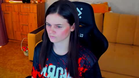 Lora Cain online show from January 6, 7:02 pm