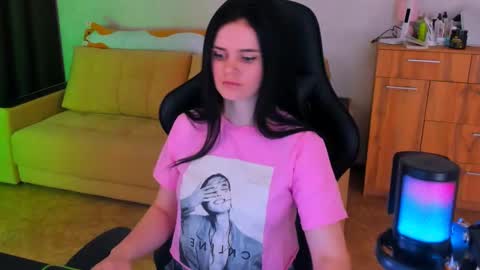 Lora Cain online show from March 4, 2:21 pm