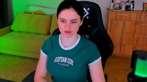 Lora Cain online show from March 3, 3:15 pm