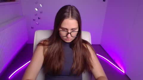 Lora online show from September 12, 5:30 am