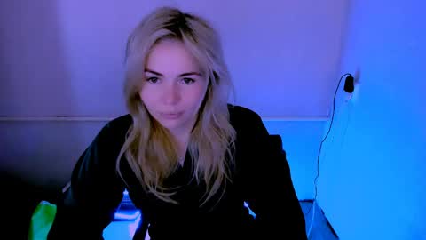Lora online show from April 30, 2:39 am