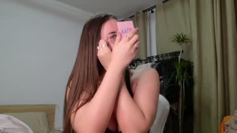 Snapshot of lorennameliyy chatting on February 20, 7:52 pm Amelia online show from February 20, 7:52 pm