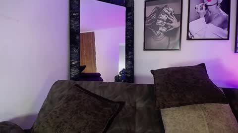 loretahorny online show from January 7, 5:49 pm