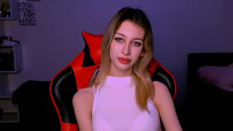 Snapshot of lori_meow chatting on October 17, 6:11 pm Lori online show from October 17, 6:11 pm