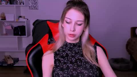 Snapshot of lori_meow chatting on October 11, 7:49 pm Lori online show from October 11, 7:49 pm